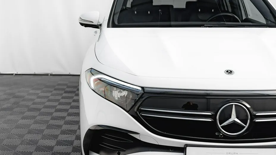 MERCEDES-BENZ EQA -