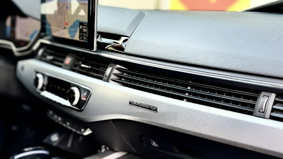 AUDI A4 -