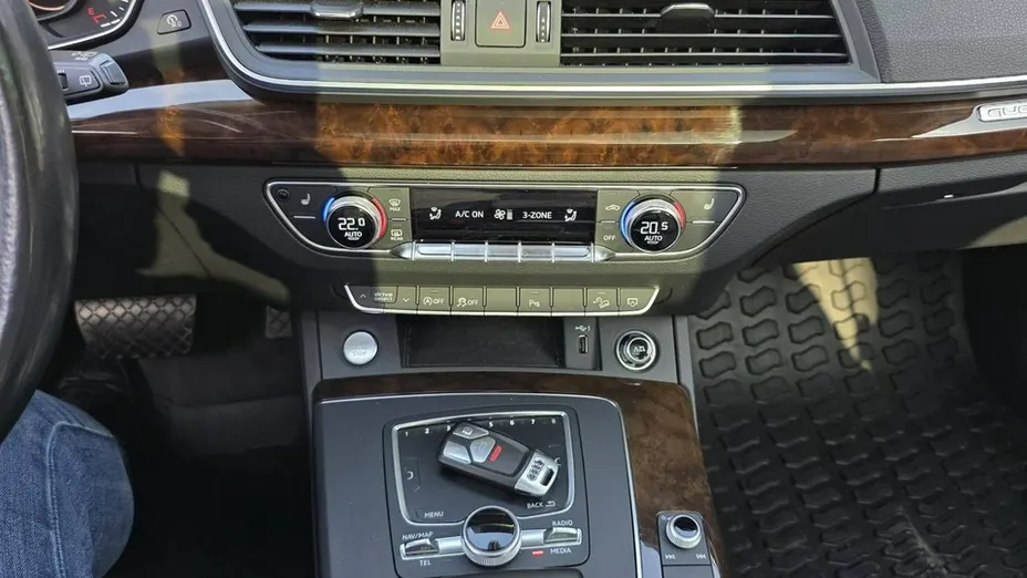 AUDI Q5 -