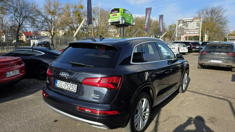 AUDI Q5 -