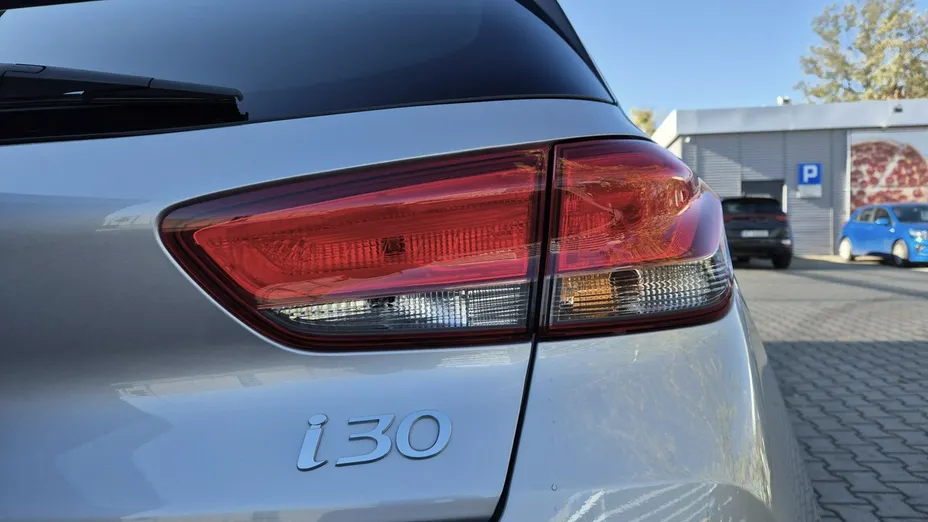 HYUNDAI i30 -