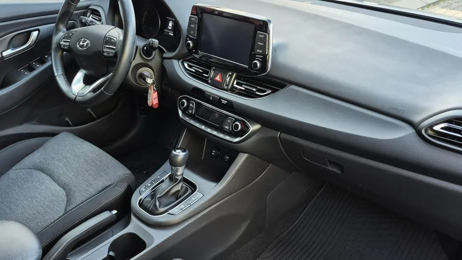 HYUNDAI i30 -