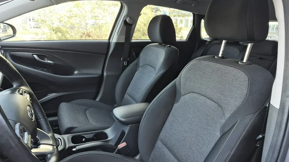 HYUNDAI i30 -