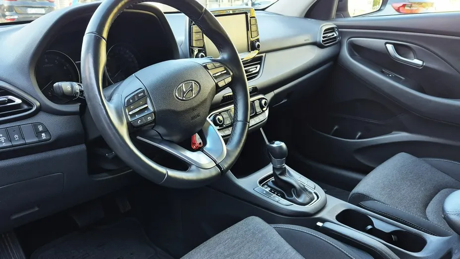 HYUNDAI i30 -