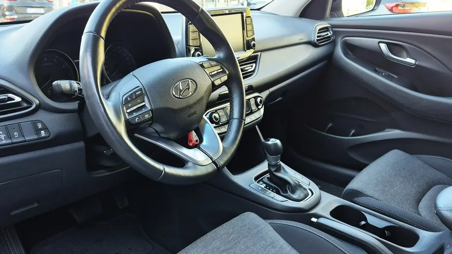 HYUNDAI i30 -