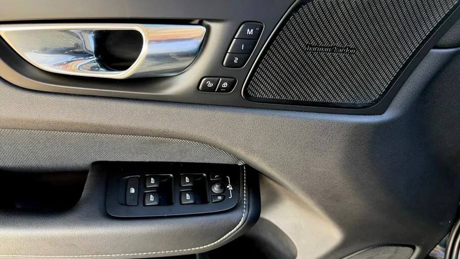 VOLVO XC60 -