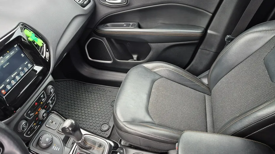 JEEP Compass -