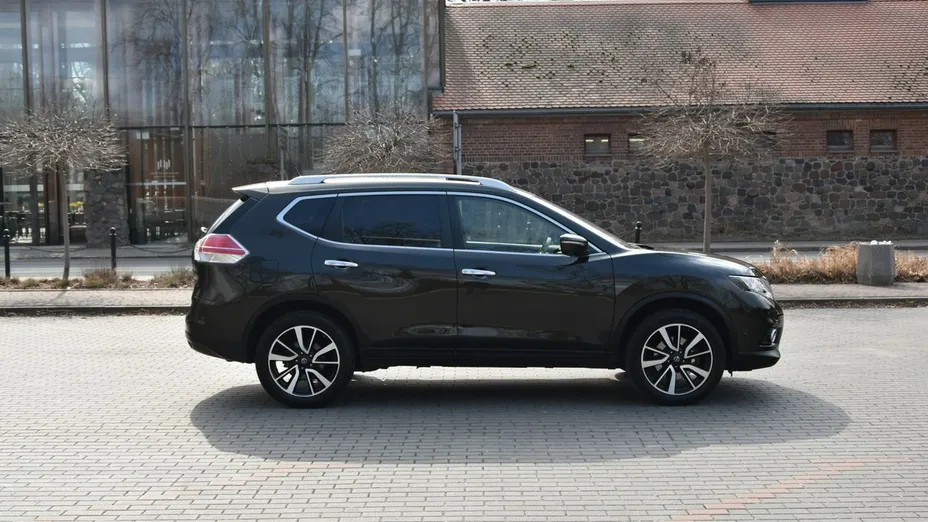 NISSAN X-Trail -