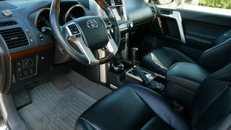 TOYOTA Land Cruiser -
