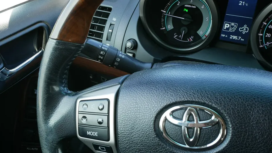 TOYOTA Land Cruiser -