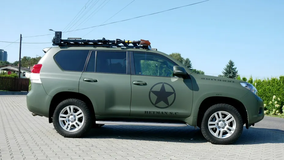 TOYOTA Land Cruiser -
