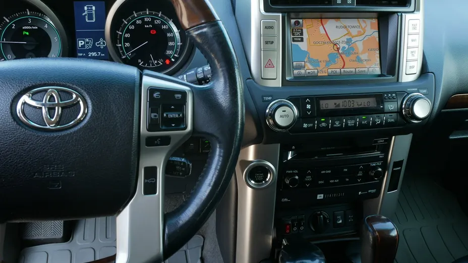 TOYOTA Land Cruiser -
