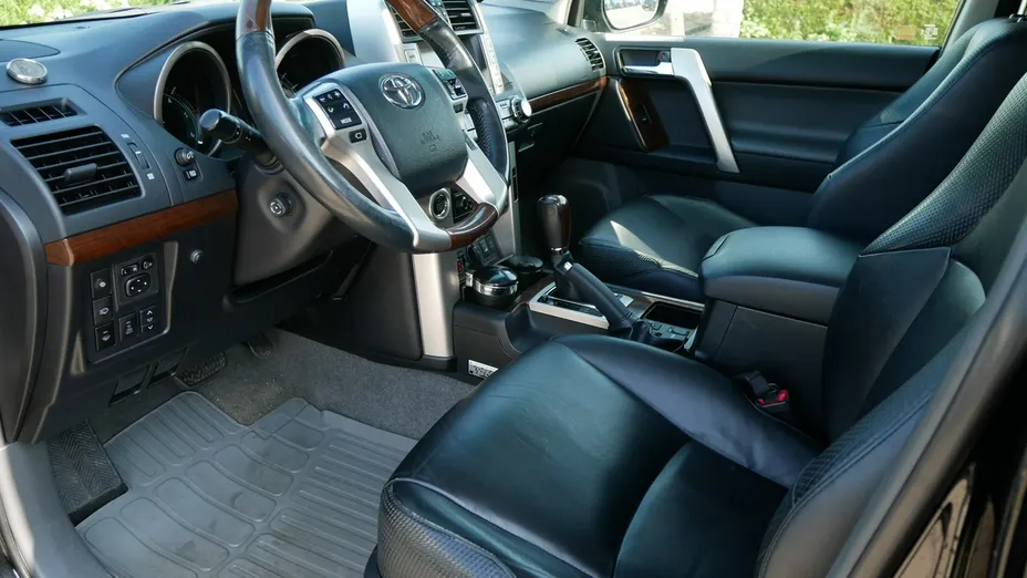 TOYOTA Land Cruiser -