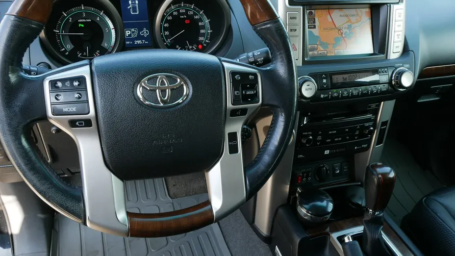 TOYOTA Land Cruiser -