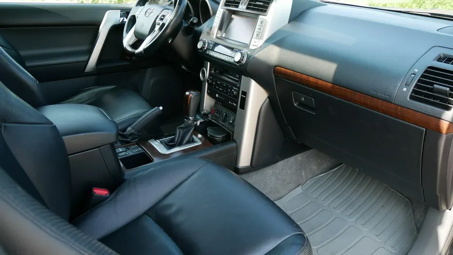 TOYOTA Land Cruiser -