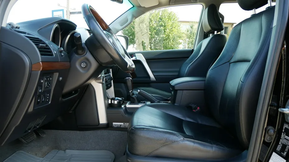 TOYOTA Land Cruiser -