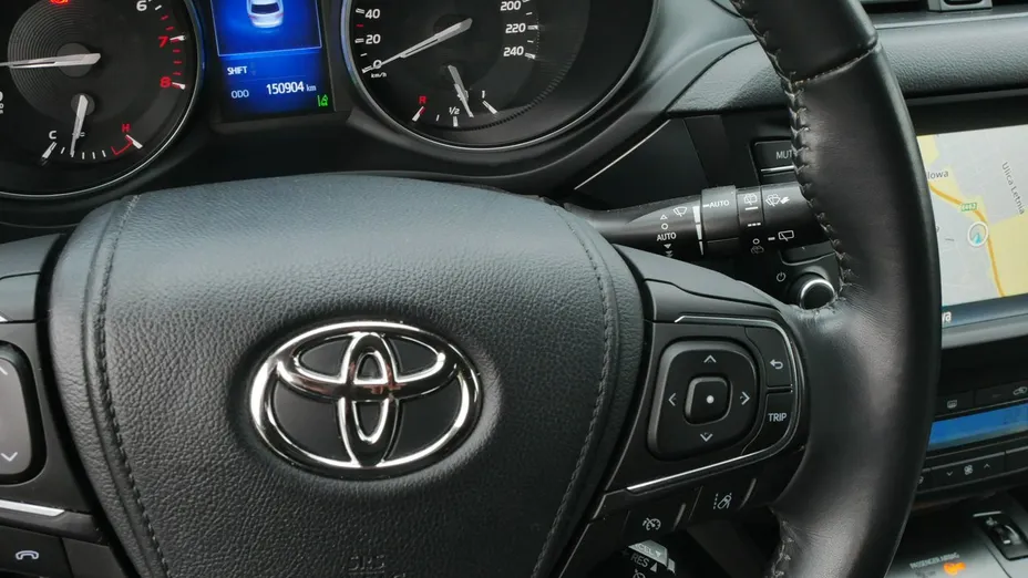 TOYOTA Avensis -