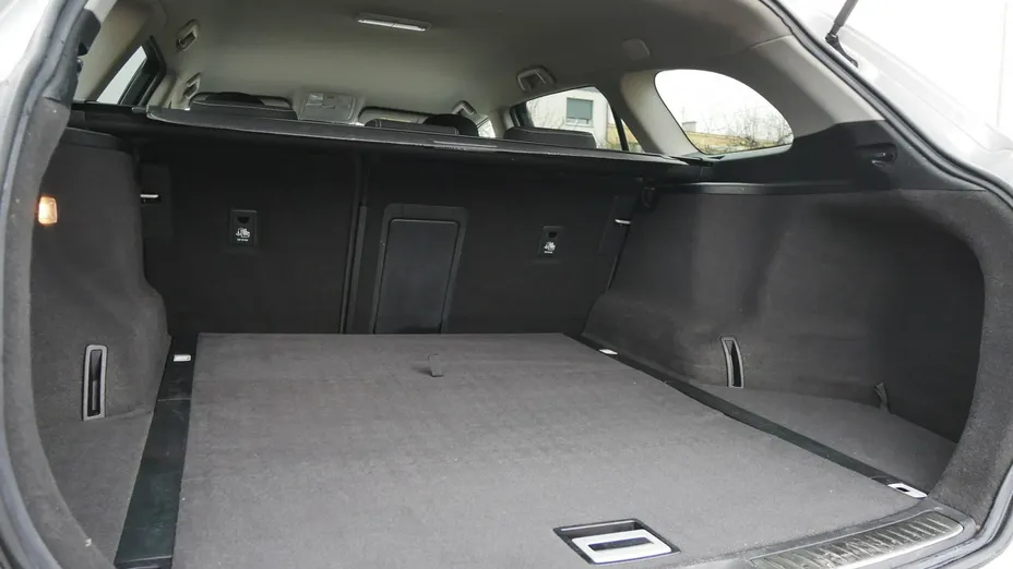 TOYOTA Avensis -