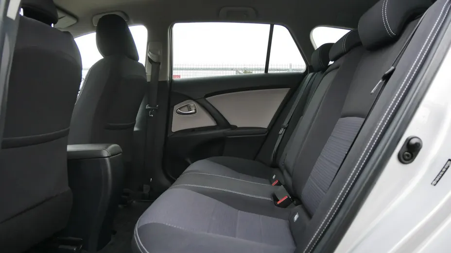 TOYOTA Avensis -
