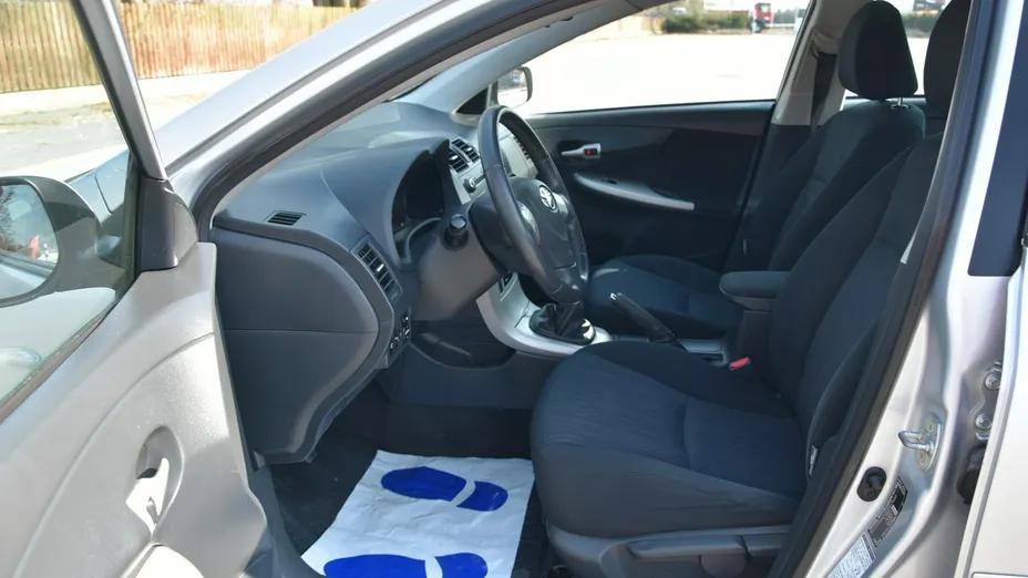 TOYOTA Corolla -