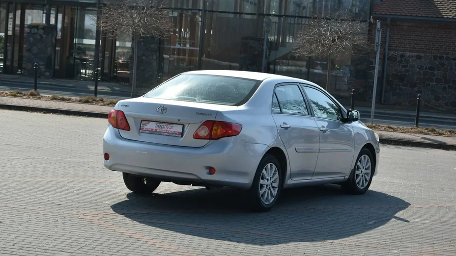 TOYOTA Corolla -