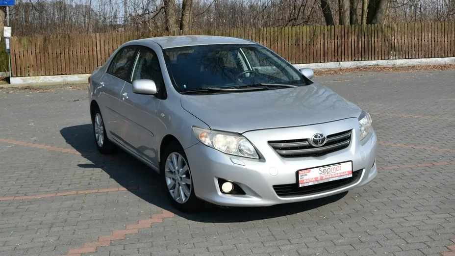 TOYOTA Corolla -