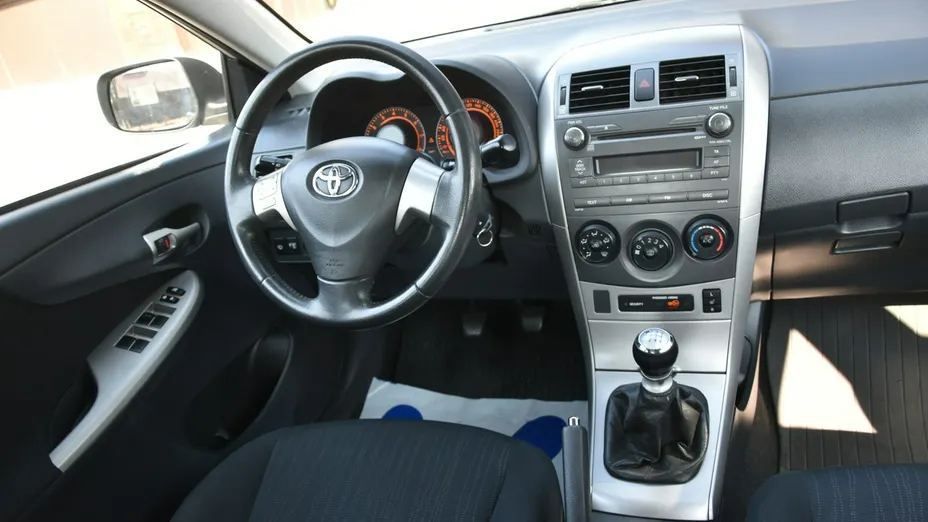TOYOTA Corolla -