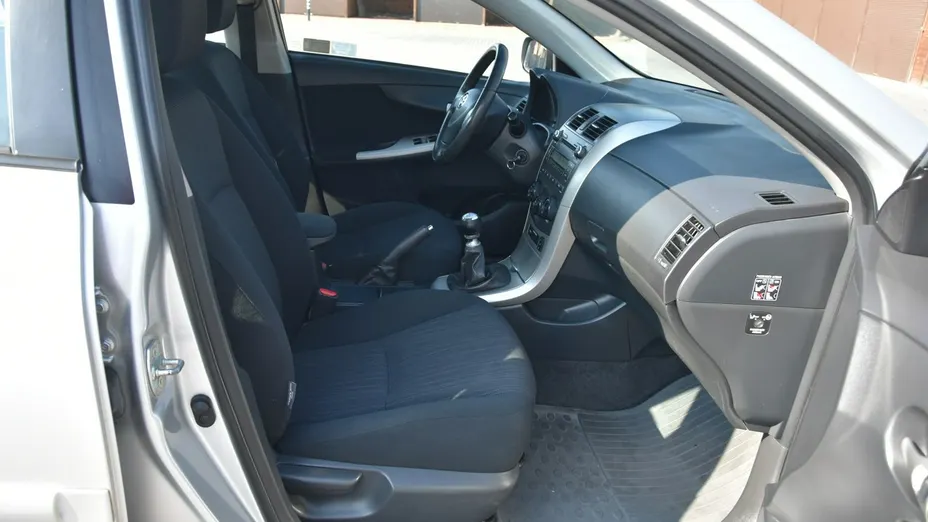 TOYOTA Corolla -