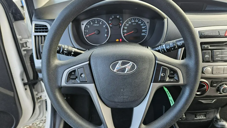 HYUNDAI i20 -