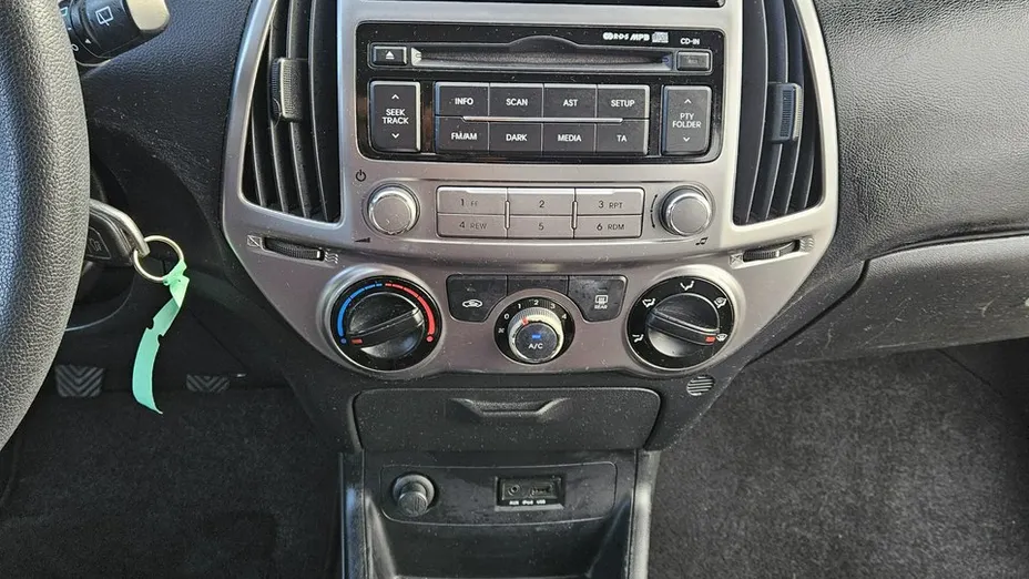 HYUNDAI i20 -
