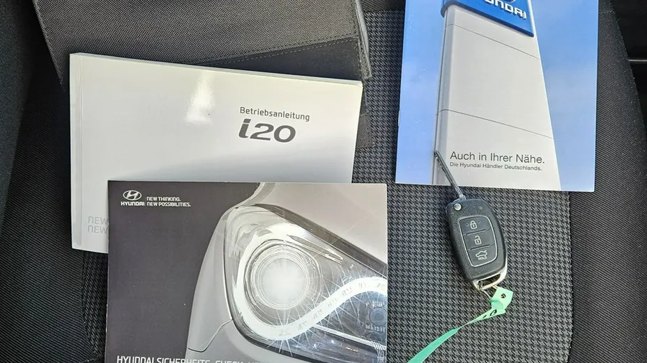 HYUNDAI i20 -