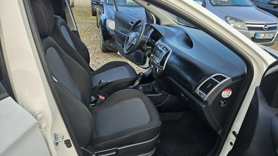HYUNDAI i20 -