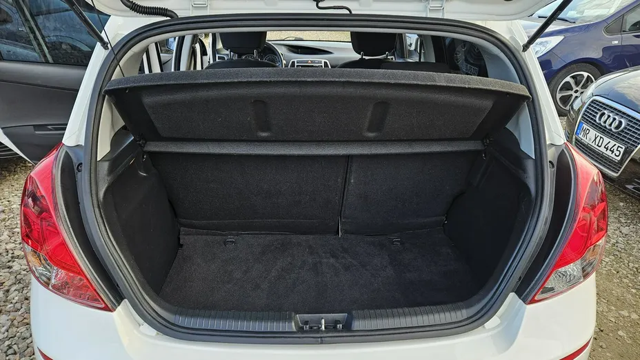 HYUNDAI i20 -