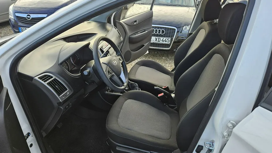 HYUNDAI i20 -