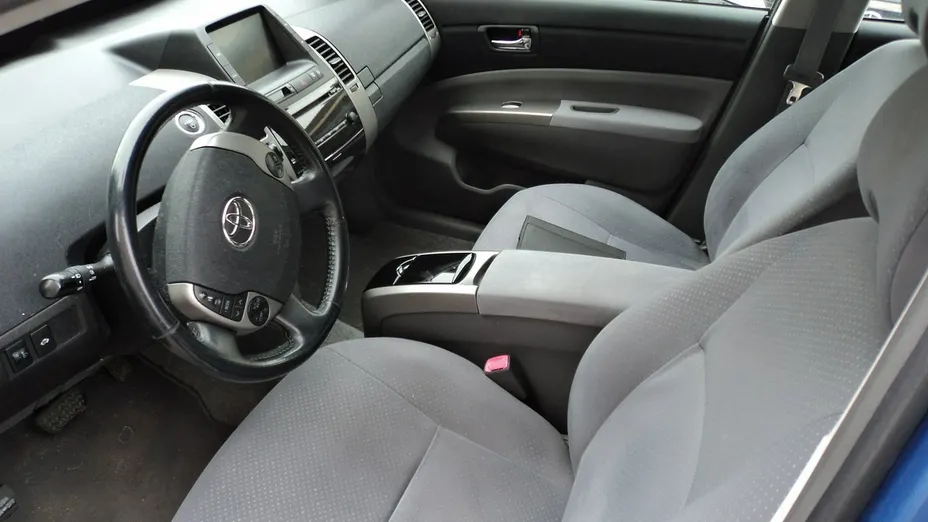 TOYOTA Prius -