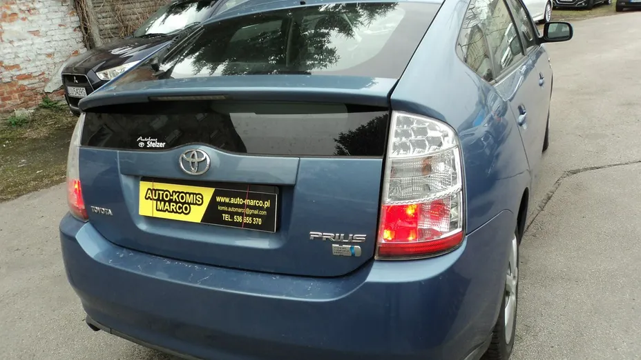 TOYOTA Prius -