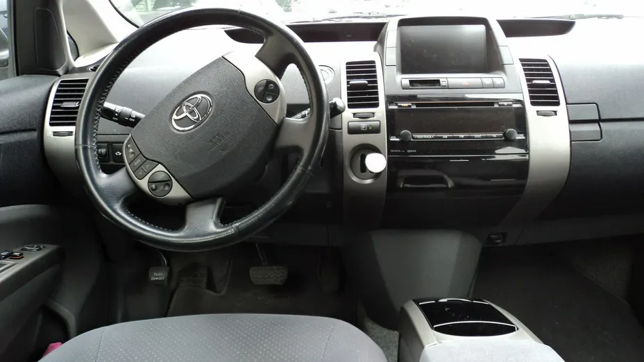 TOYOTA Prius -
