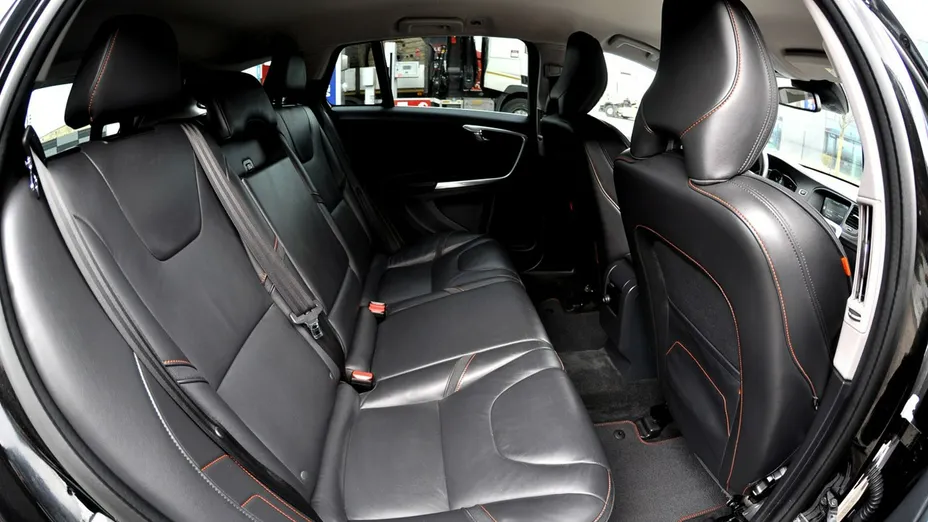 VOLVO V60 -
