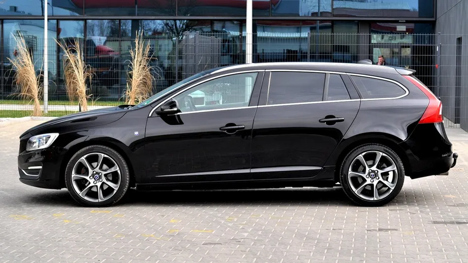 VOLVO V60 -