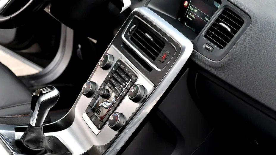 VOLVO V60 -