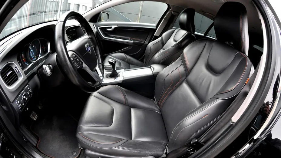 VOLVO V60 -