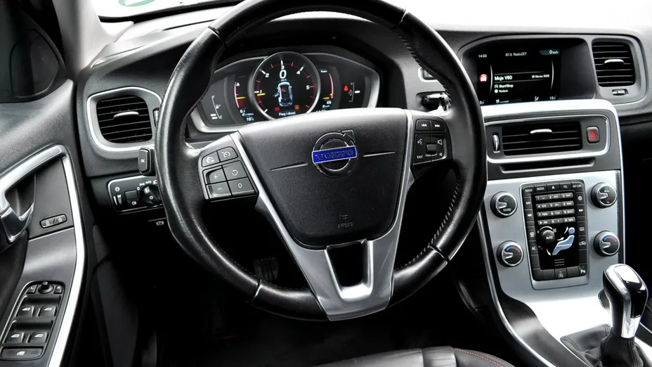 VOLVO V60 -