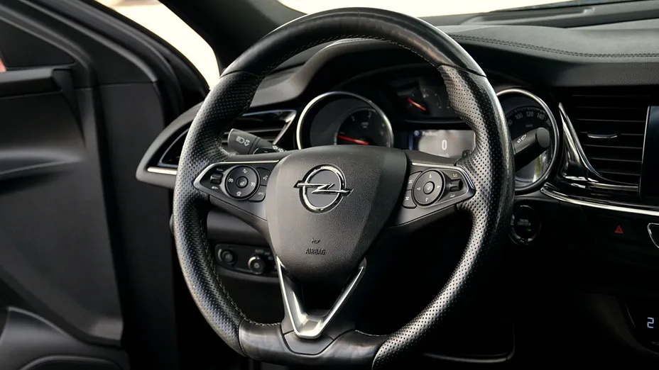OPEL Insignia -