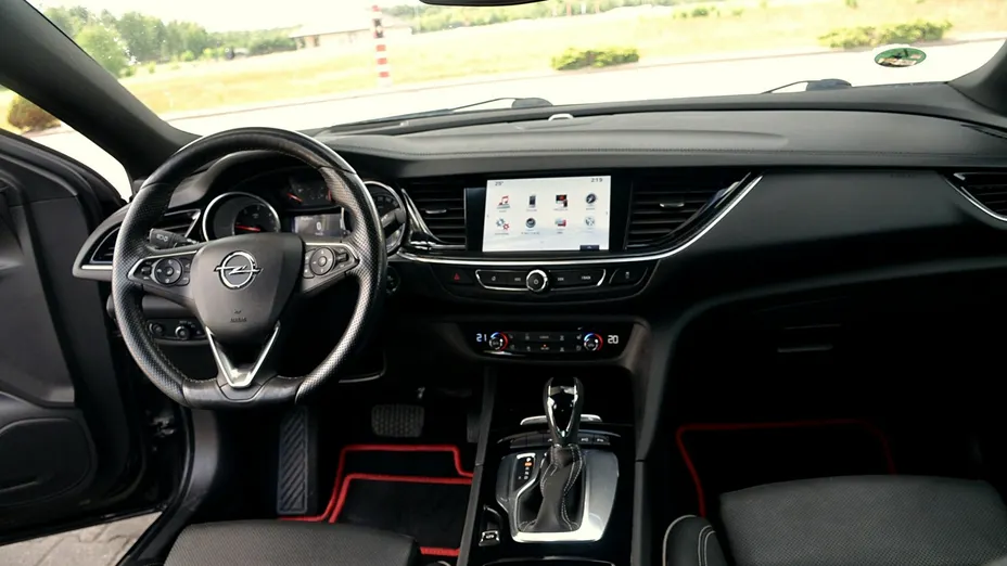 OPEL Insignia -