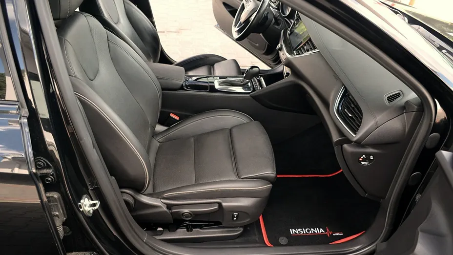 OPEL Insignia -