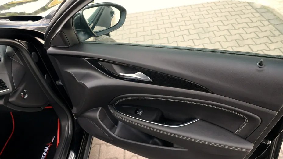 OPEL Insignia -