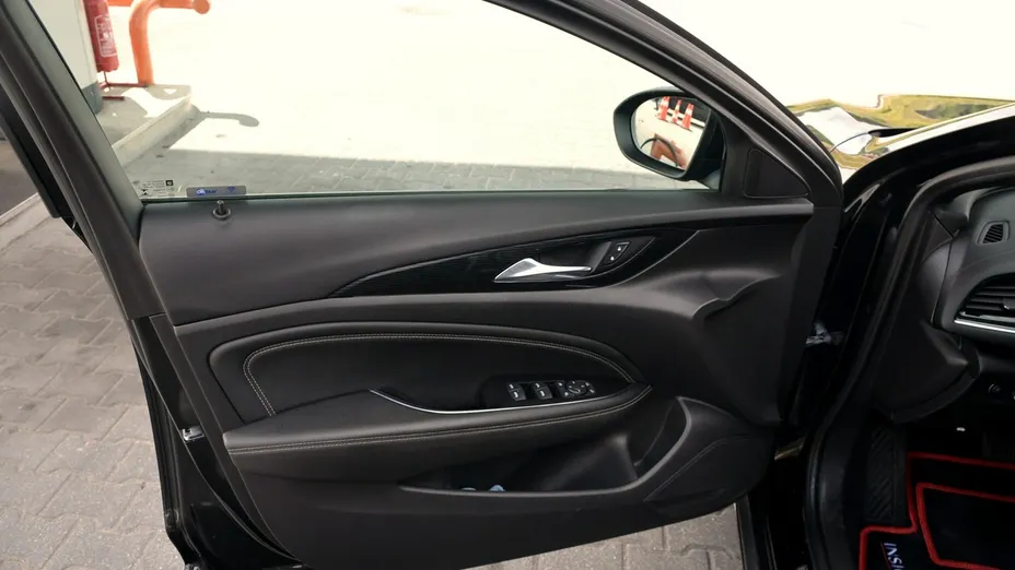OPEL Insignia -