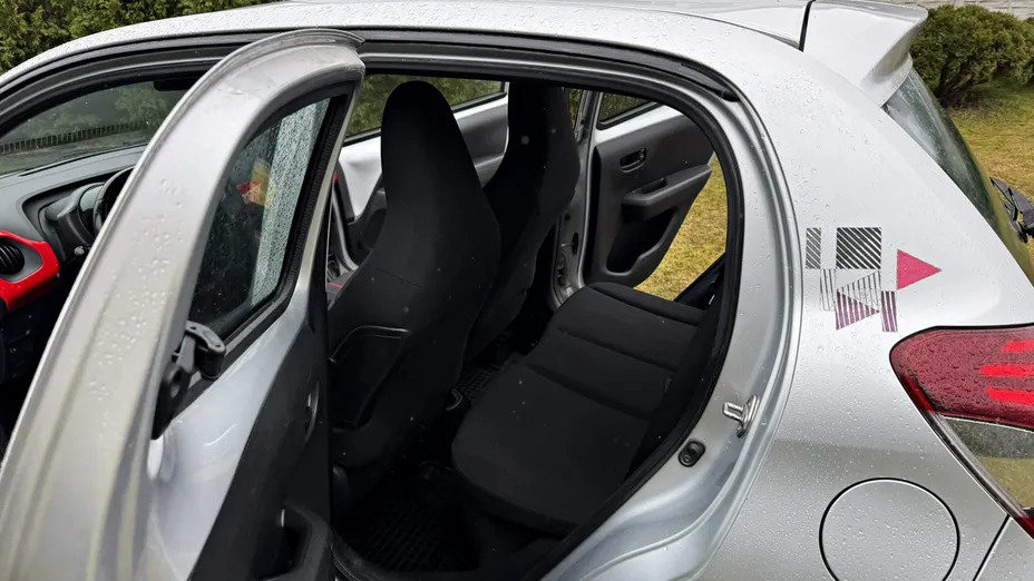 PEUGEOT 108 -