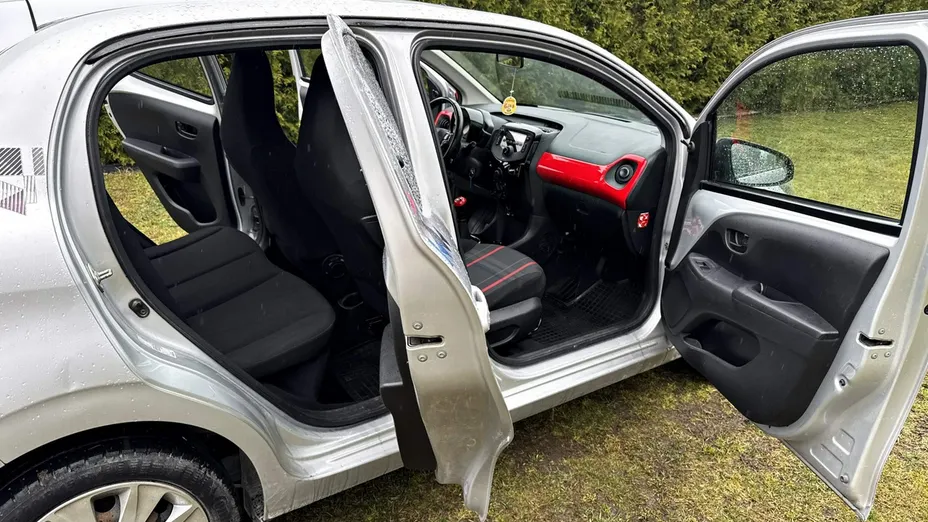 PEUGEOT 108 -