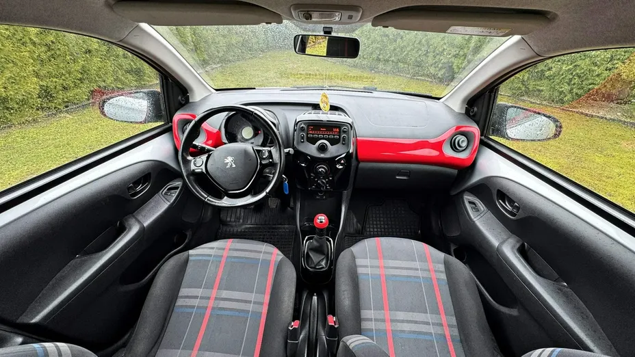 PEUGEOT 108 -